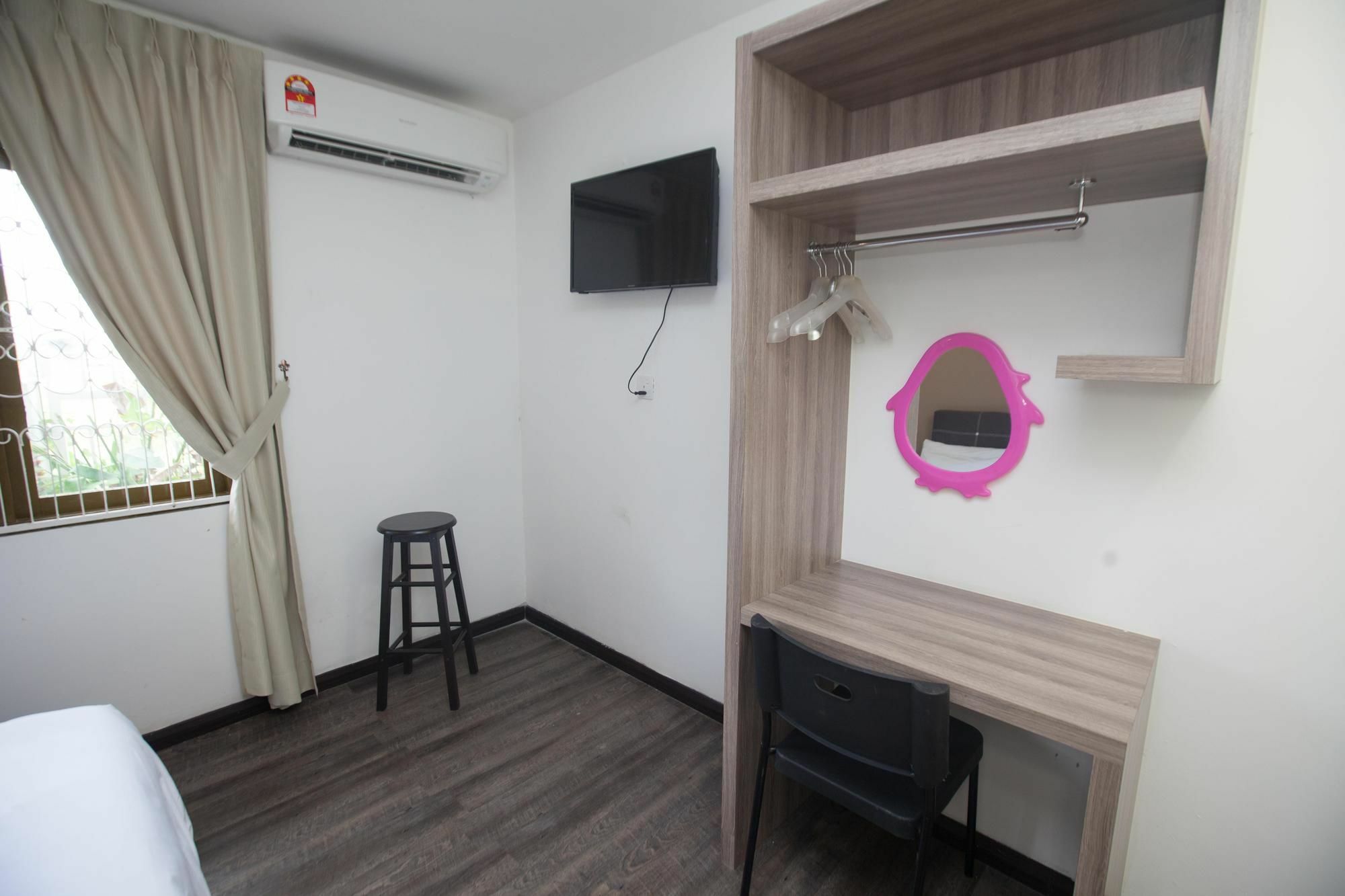 Natol Homestay - London Kuching Kültér fotó